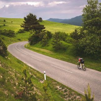 Zjazd z przełęczy pod Tokarnią - Leśnickie Sedlo